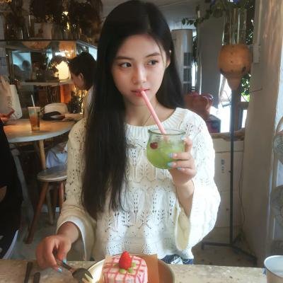 顽皮豹在树林里